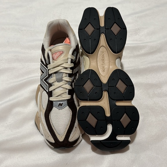 New Balance 9060 Men's Athletic Sneakers in Beige, Black, Cream - Picture 4 of 6
